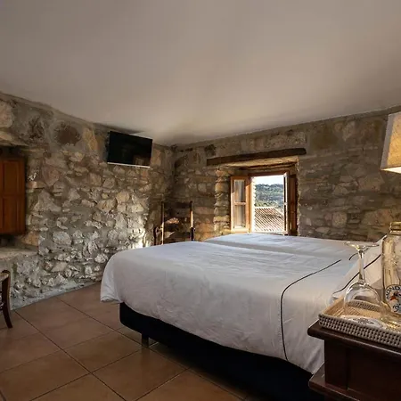Tugasa La Hotel 2*