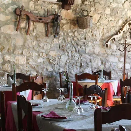 Tugasa Y Rurales La Hotel 2*